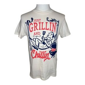 Buzz Just Grillin Chillin Graphic T-Shirt Crew Neck Short Sleeve Size Small‎